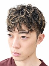 アルチザン(ARTISAN)&nbsp;クセを活かしたツーブロックショート×メッシュ