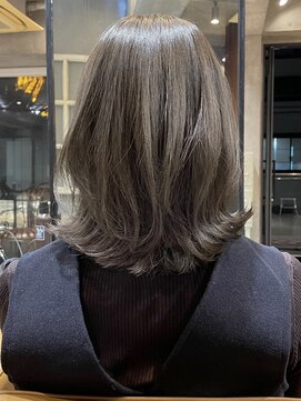 ブラウン(Brown) アッシュグレージュ くびれミディアム / アディクシーカラー