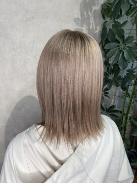 フィーネ 柏(Fi-Ne) ホワイトベージュ×ボブスタイル