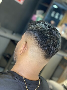 フランクスバーバー アンド ビアークラブ(FRANK'S BARBER and BEER CLUB) フェードカット