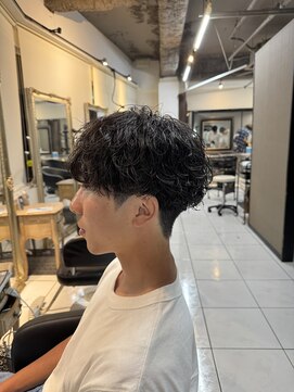 アイズ 海老名(AIZU) シャドウパーマ　スパイラルパーマ　海老名パーマ　メンズ　眉毛