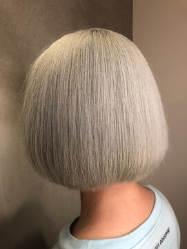 アンダーバーホワイトモデ 河内長野(_WHITE mode) アイスホワイト　ケアブリーチ￥　透明感　千代田×河内長野