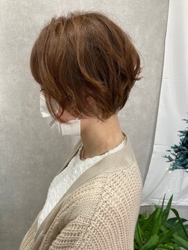 シロトータルデザイン(shiro total design) パーマ風ショートボブ