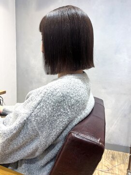 エミス バイ メルト 吉祥寺(emis by melt) 【吉田江梨】外はねボブ暖色切りっぱなし透明感カラー20代30代