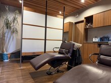 ゆったりとしたシャンプー台でリラックスしていただけます