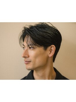 大人の男を演出するスタイルをご提案。ビジネスシーンでも浮かない、清潔感のあるスタイルを創ります。