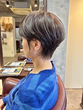 襟足長めの大人ショート