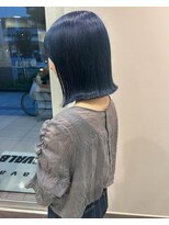 バイ ユア オウン フラワーズ コロン カバ 松本駅前(buy your own flowers : kava)&nbsp;ブリーチカラー×ネイビー透明感ブルー切りっぱなしボブ