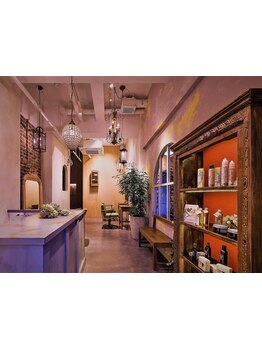 【松原駅30秒】駅チカの好立地なのに、ドアをくぐると…落ち着きのある大人の雰囲気漂う上質空間♪