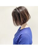 前下がりのボブスタイル。