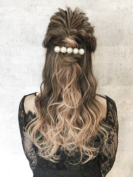 リア 近鉄八尾店(Lia) ゆるふわハーフアップ