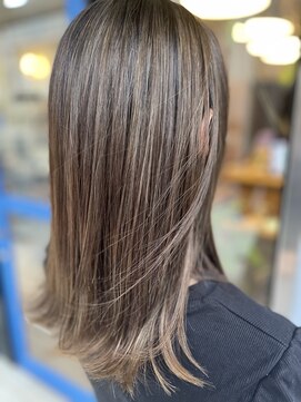 バジオットエイチ(BUZZIoT h) 【脱白髪染めハイライト】白髪率30%×グレージュブラウン