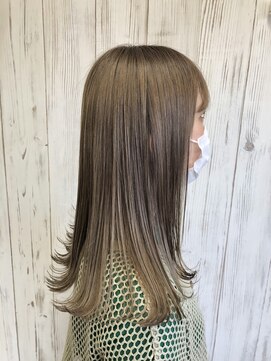 エモート(EMOTE) アッシュベージュ/ダブルカラー/ワンレンロング