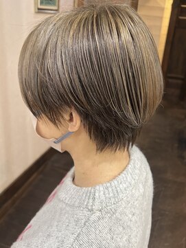 ララ(LALA) 極細ハイライト風、アンブレラカラー、ショートにお勧め