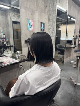 コワファースト長崎シャンプーボーイ 2nd(COIFF1RST 長崎 SHAMPOO BOY) ぱつっとボブ 外ハネボブ 切りっぱなしボブ