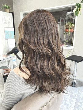 ハナビ(hanabi) 髪質改善　カーキベージュ　デジタルパーマ　韓国風
