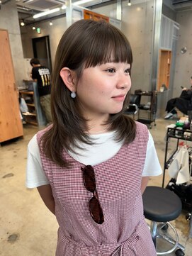 ホネン(honen) ミディアムレイヤー　レイヤーカット　オリーブグレージュ