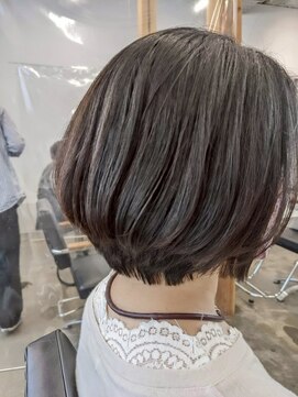 アコロン 武蔵小杉(acoron.) 立体感が魅力。品よく決まる丸みショート【武蔵小杉】