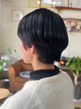 Organic hairsalon track time【オーガニックヘアサロン トラックタイム】の写真/大阪で磨いた熟練の技「ドライカット」◎骨格に馴染み、自宅での再現性が驚くほど高まる絶妙ショートに。