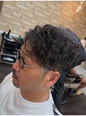 大人カーリーパーマ　朝のセットが楽　学生から大人幅広くハマる