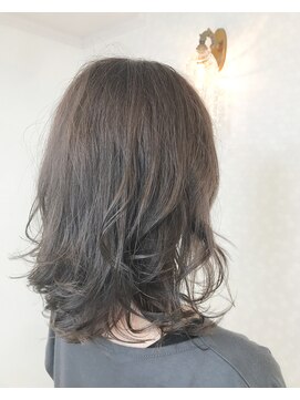 ヘアーアンドメイク ドレス(DRESS) コンサバティブな方にオススメ　グレージュ