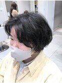 低温デジタルパーマで作るセンターパートのショートヘア