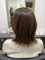 ベルシュヴー(belles cheveux) ツヤツヤ外はねミディ