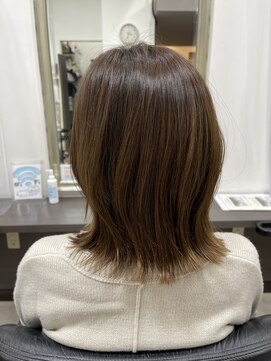 ベルシュヴー(belles cheveux) ツヤツヤ外はねミディ