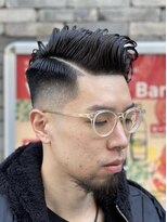 ドルクス 日本橋(Dorcus)&nbsp;海外バーバー外人風フェードカット　緩めパーマ