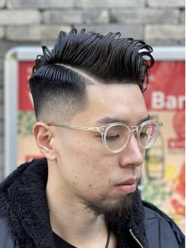 ドルクス 日本橋(Dorcus) 海外バーバー外人風フェードカット　緩めパーマ