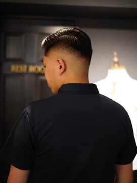 キングスマントーキョー 府中店(KINGSMAN TOKYO) ツーブロックマッシュ/波巻き/ハイライト/束感<理容室><府中駅>