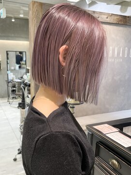 トルネード(TORNADO) 海外へア 外国人風ピンクグレージュ 切りっぱなしボブM0220