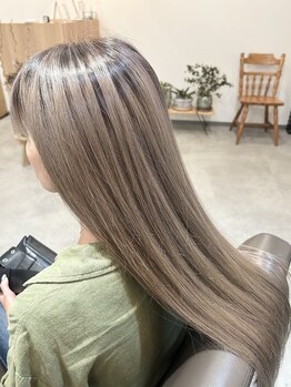 レーベン(LEBEN)の写真/髪のダメージを見極めて、一人ひとりに合わせてトリートメントを選定。思わず触りたくなる指通りのいい髪に