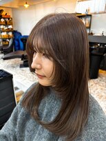 ジェナ(Jena) イルミナカラー/グレージュ/ロング/レイヤー/顔周りデザイン