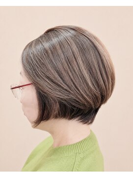 モーイトウキョウ美容室(Mooi Tokyo美容室) 首がキレイに見えるくびれショート|大人女性に人気