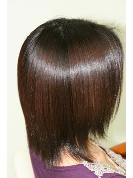 グラースチュティ(Grasse cuti) サラツヤストレートボブ