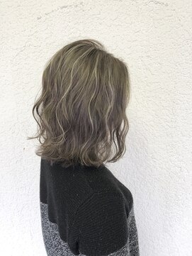 オリ(‘Oli) グレージュハイライト