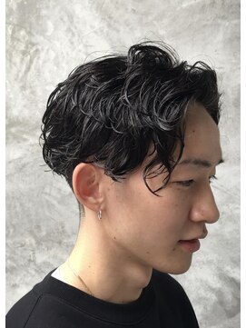 ジリ(JILI) 【JILI】ツーブロック センターパート パーマ ◎上辻担当