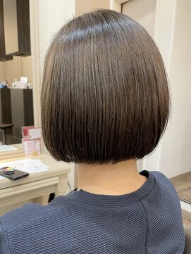 アルターリール(aL ter Rire) アッシュベージュ×切りっぱなしボブ/澤瑞絵