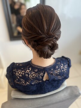 フェリーチェ(Felice) キレイめアップ　シニヨン　お呼ばれヘア　結婚式ヘア