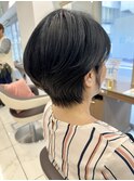 黒髪でもシルエットが素敵なショートボブ