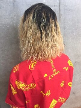 セル(CELL) ブリーチ　グランジパーマ　ハードパーマ　ハイトーンボブ