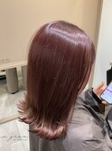 艶髪ピンクベージュ×外はねミディアム