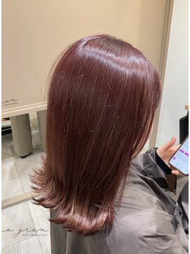 クク(coucou) 艶髪ピンクベージュ×外はねミディアム