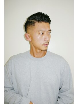 ルックグッドストア タカラヅカ(LOOK GOOD STORE TAKARAZUKA) メンズカットアップバングサイドパートスキンフェード