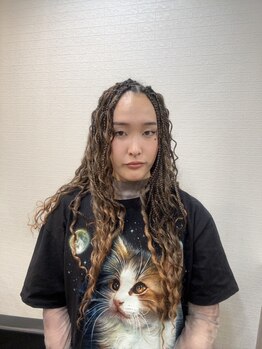 特殊系のスタイルに定評のある実力派スタイリストが一人一人の個性を活かしたスタイルを提案します。