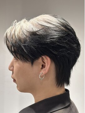 オーシャントーキョー 神戸(OCEAN TOKYO KOBE) ホワイトブラックルーツカラーニュアンスフェザーセンターパート