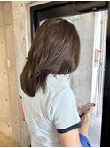 レイヤーカット×オリーブベージュ