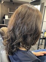シェリー(Cherie)&nbsp;パーマはレイヤーを入れて軽い動きの出るスタイルに