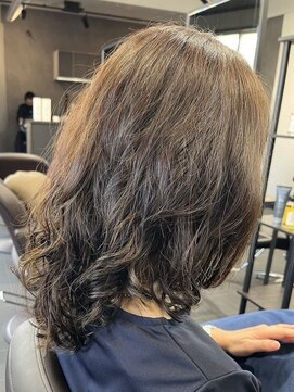 シェリー(Cherie) パーマはレイヤーを入れて軽い動きの出るスタイルに